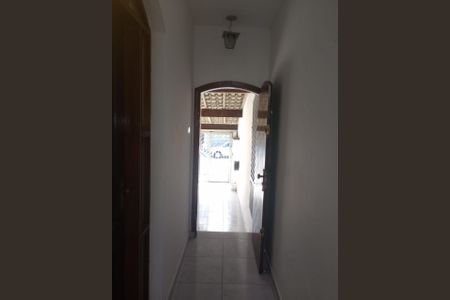 Casa à venda com 168m², 3 quartos e 2 vagas Casa à venda com 168m², 3 quartos e 2 vagasCORREDOR EXTERNO