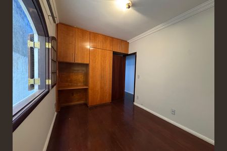Casa à venda com 230m², 3 quartos e 2 vagas Casa à venda com 230m², 3 quartos e 2 vagasQuarto 2
