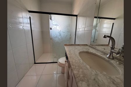 Casa à venda com 230m², 3 quartos e 2 vagas Casa à venda com 230m², 3 quartos e 2 vagasBanheiro da Suíte