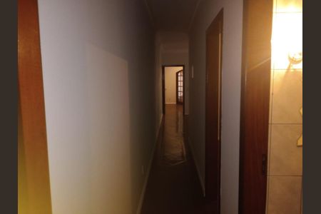 Casa à venda com 168m², 3 quartos e 2 vagas Casa à venda com 168m², 3 quartos e 2 vagasCORREDOR INTERNO