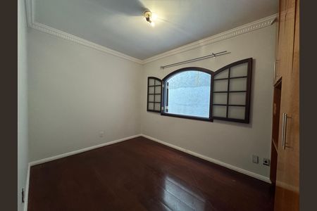 Casa à venda com 230m², 3 quartos e 2 vagas Casa à venda com 230m², 3 quartos e 2 vagasQuarto 2