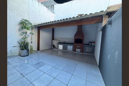 Casa à venda com 230m², 3 quartos e 2 vagas Casa à venda com 230m², 3 quartos e 2 vagasQuintal