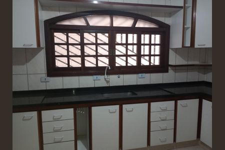 Casa à venda com 168m², 3 quartos e 2 vagas Casa à venda com 168m², 3 quartos e 2 vagasCOZINHA