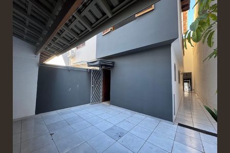 Quintal de casa à venda com 3 quartos, 230m² em City Bussocaba, Osasco