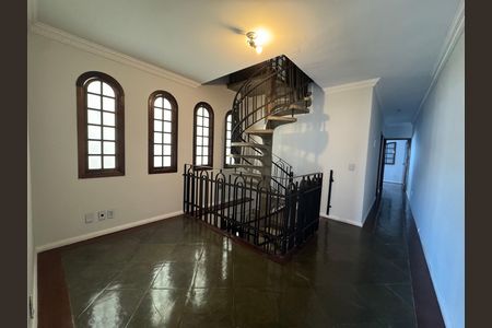 Casa à venda com 230m², 3 quartos e 2 vagas Casa à venda com 230m², 3 quartos e 2 vagasCorredor