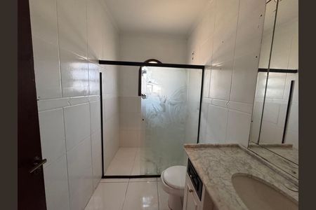 Casa à venda com 230m², 3 quartos e 2 vagas Casa à venda com 230m², 3 quartos e 2 vagasBanheiro da Suíte