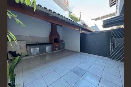 Casa à venda com 230m², 3 quartos e 2 vagas Casa à venda com 230m², 3 quartos e 2 vagasQuintal