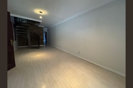 Casa à venda com 230m², 3 quartos e 2 vagas Casa à venda com 230m², 3 quartos e 2 vagasSala