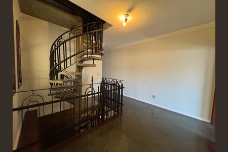 Casa à venda com 230m², 3 quartos e 2 vagas Casa à venda com 230m², 3 quartos e 2 vagasCorredor