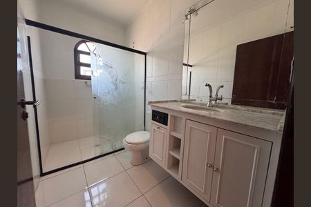 Casa à venda com 230m², 3 quartos e 2 vagas Casa à venda com 230m², 3 quartos e 2 vagasBanheiro da Suíte
