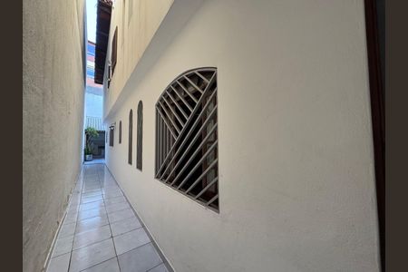 Casa à venda com 230m², 3 quartos e 2 vagas Casa à venda com 230m², 3 quartos e 2 vagasCorredor