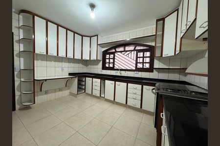 Casa à venda com 230m², 3 quartos e 2 vagas Casa à venda com 230m², 3 quartos e 2 vagasCozinha