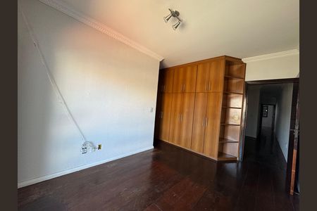 Casa à venda com 230m², 3 quartos e 2 vagas Casa à venda com 230m², 3 quartos e 2 vagasSuíte