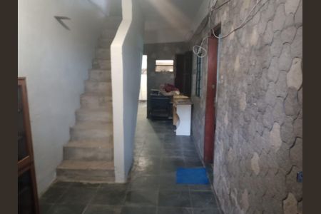 ESCADA INTERNA de casa à venda com 5 quartos, 284m² em Jardim D’abril, Osasco