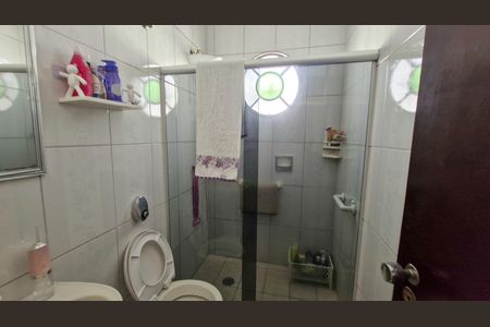 Casa à venda com 110m², 3 quartos e 2 vagasBanheiro