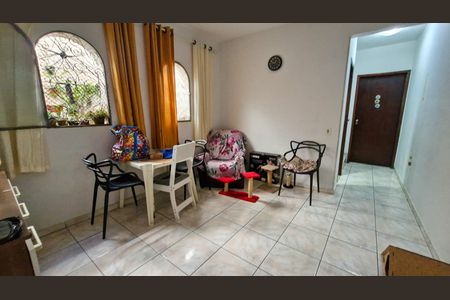 Casa à venda com 110m², 3 quartos e 2 vagasSala de estar 