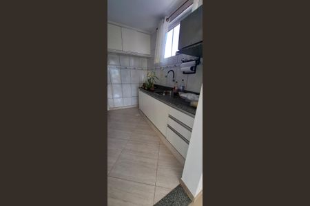Cozinha de apartamento para alugar com 2 quartos, 82m² em Jardim Armação, Salvador