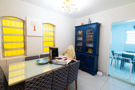 Casa à venda com 185m², 3 quartos e 2 vagasSala