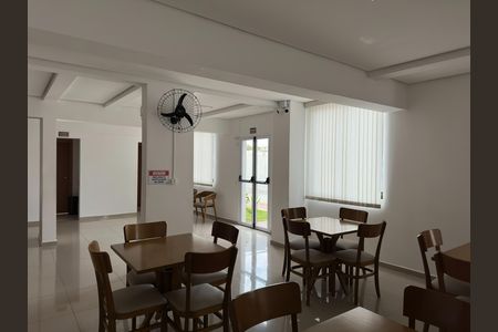 Apartamento para alugar com 46m², 2 quartos e 1 vaga Apartamento para alugar com 46m², 2 quartos e 1 vagaÁrea comum - Salão de festas