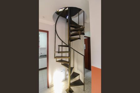 Apartamento para alugar com 134m², 3 quartos e 1 vagaEscada