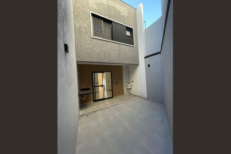 Área Externa de casa para alugar com 2 quartos, 110m² em Jardim Brasilia, São Paulo
