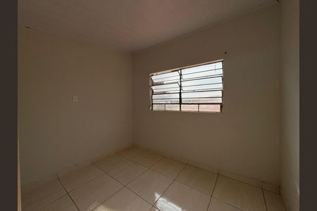 Quarto de casa para alugar com 3 quartos, 100m² em Vila dos Operarios, Contagem