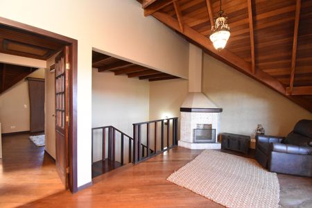 Casa de condomínio à venda com 330m², 3 quartos e 4 vagasÁtico