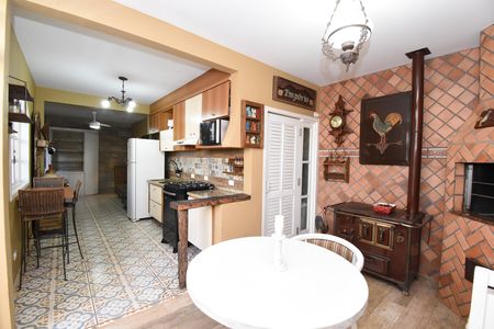 Casa de condomínio à venda com 330m², 3 quartos e 4 vagasÁrea gourmet