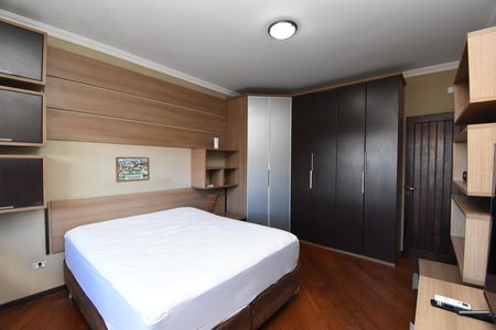 Casa de condomínio à venda com 330m², 3 quartos e 4 vagasQuarto 2