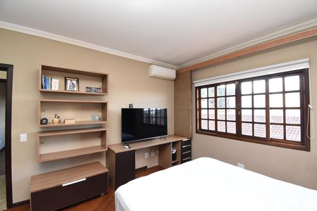 Casa de condomínio à venda com 330m², 3 quartos e 4 vagasQuarto 2