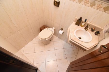 Casa de condomínio à venda com 330m², 3 quartos e 4 vagasLavabo