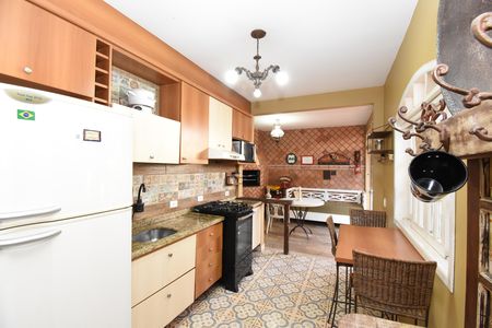 Casa de condomínio à venda com 330m², 3 quartos e 4 vagasÁrea gourmet