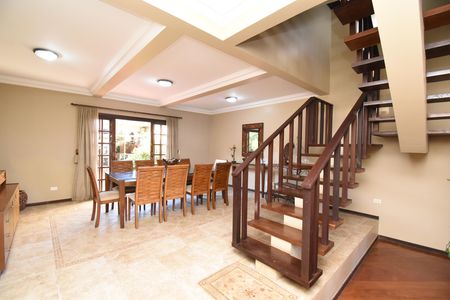 Casa de condomínio à venda com 330m², 3 quartos e 4 vagasSala