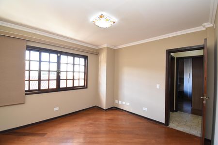 Casa de condomínio à venda com 330m², 3 quartos e 4 vagasQuarto 3