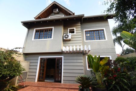 Casa de condomínio à venda com 330m², 3 quartos e 4 vagasÁrea externa