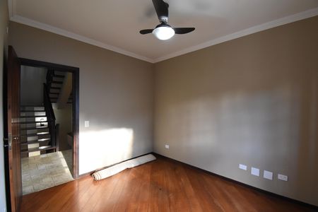 Casa de condomínio à venda com 330m², 3 quartos e 4 vagasQuarto 4