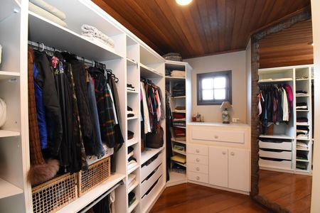 Casa de condomínio à venda com 330m², 3 quartos e 4 vagasCloset da Suíte Master
