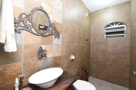 Casa de condomínio à venda com 330m², 3 quartos e 4 vagasBanheiro da Área gourmet