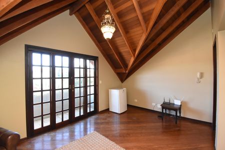 Casa de condomínio à venda com 330m², 3 quartos e 4 vagasÁtico