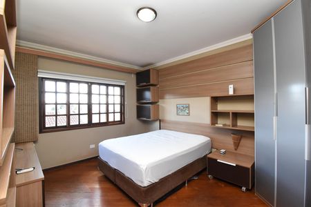 Casa de condomínio à venda com 330m², 3 quartos e 4 vagasQuarto 2