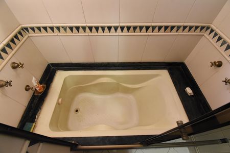 Casa de condomínio à venda com 330m², 3 quartos e 4 vagasBanheiro 2