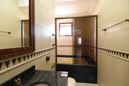 Casa de condomínio à venda com 330m², 3 quartos e 4 vagasBanheiro 2