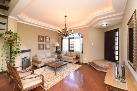 Sala de casa de condomínio para alugar com 3 quartos, 330m² em Cajuru, Curitiba