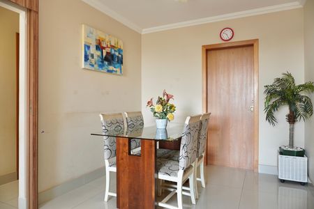 Apartamento à venda com 102m², 3 quartos e 2 vagas Apartamento à venda com 102m², 3 quartos e 2 vagasSala