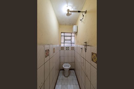 Banheiro de casa para alugar com 1 quarto, 35m² em Jardim Triana, São Paulo