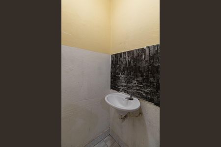 Banheiro de casa para alugar com 1 quarto, 35m² em Jardim Triana, São Paulo