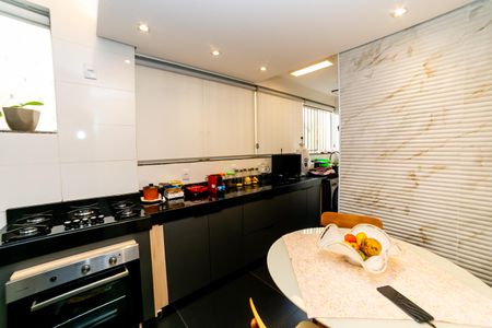 Apartamento à venda com 105m², 3 quartos e 1 vaga Apartamento à venda com 105m², 3 quartos e 1 vagaCozinha e Área de Serviço