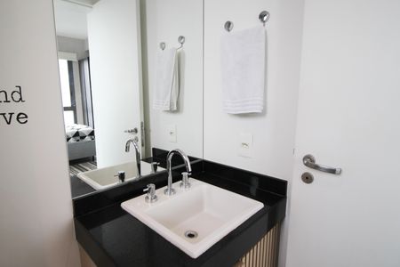 Studio para alugar com 29m², 1 quarto e 1 vaga Studio para alugar com 29m², 1 quarto e 1 vagaBanheiro