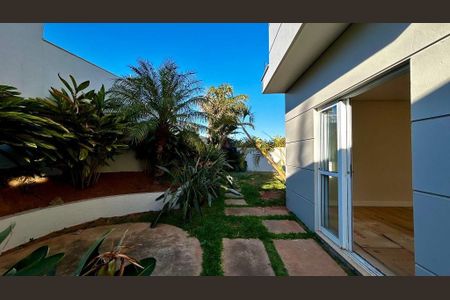 Casa à venda com 300m², 3 quartos e sem vaga