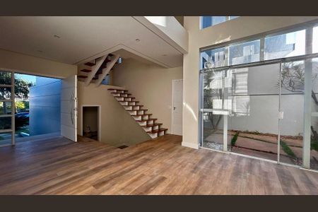 Casa à venda com 300m², 3 quartos e sem vaga